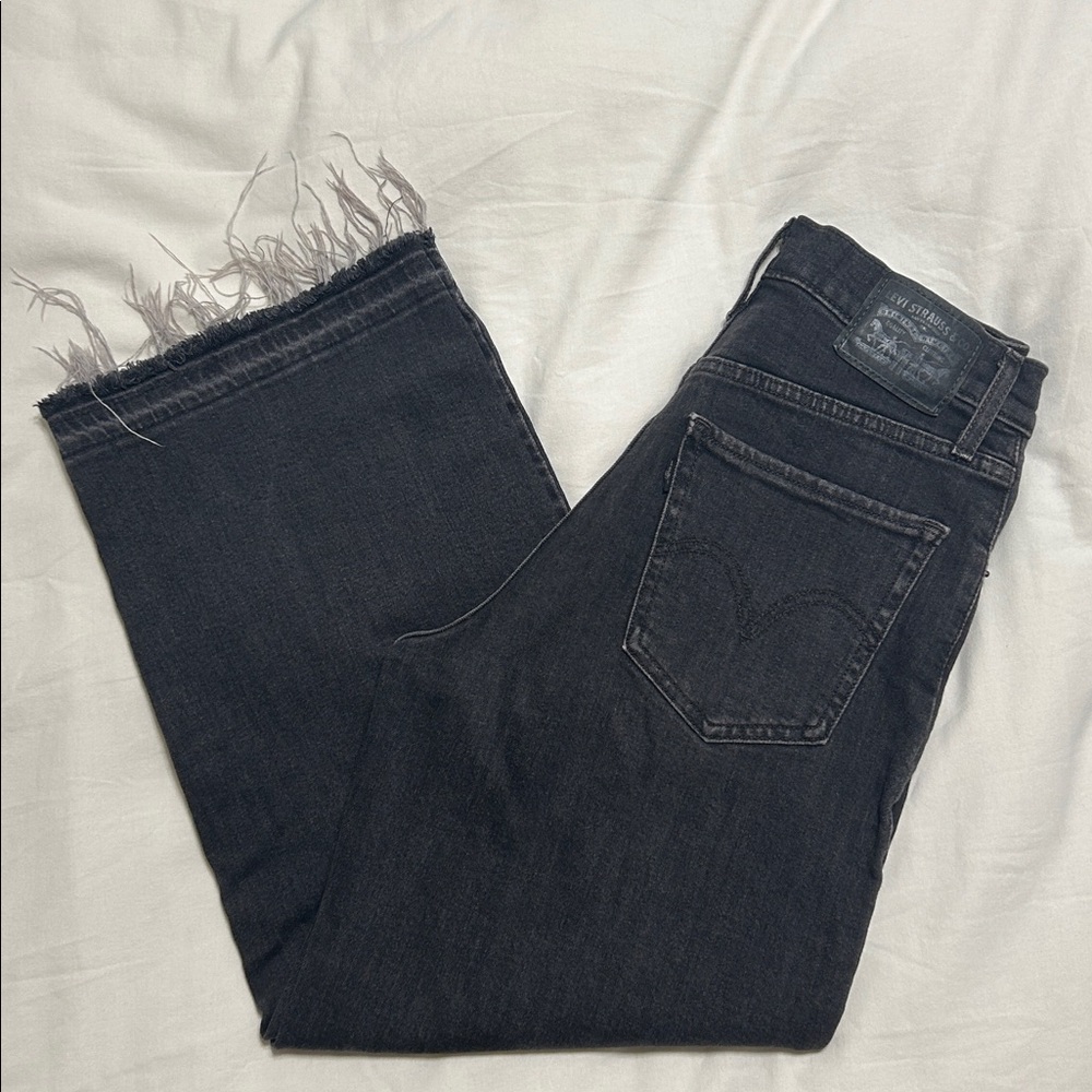 Cropped Black Denim Levi Jeans